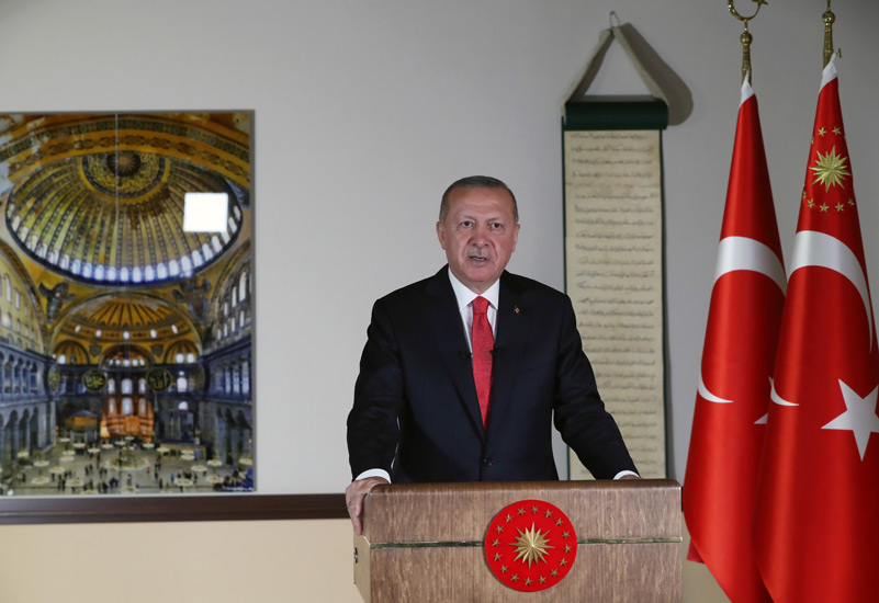 Recep Tayyip Erdoğan: “İnsanlığın ortak mirası olan #Ayasofya, yeni statüsüyle herkesi kucaklamaya çok daha samimi, çok daha özgün şekilde devam edecektir.”