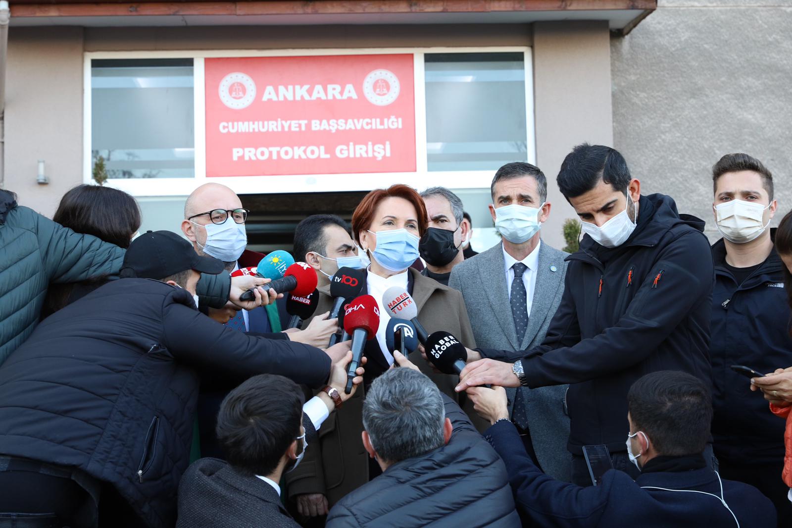 İYİ Parti Genel Başkanı Meral Akşener: “2017’de Antalya’da, mühürsüz oyların kabulüne yönelik YSK’nın Üyelerinin bunu kabul etmelerinden dolayı yaptığı bir eleştiri sebebiyle açılan bir dava ile ilgili Ankara Adliyesinde talimatlı olarak ifade verdim!”