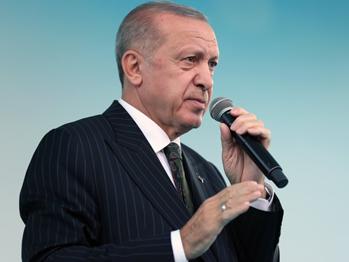 Cumhurbaşkanı Erdoğan: “Türkiye’ye diz çöktürmek için yıllardır çırpınanların heveslerini kursaklarında bırakarak 2023 hedeflerimize yürüyoruz!”
