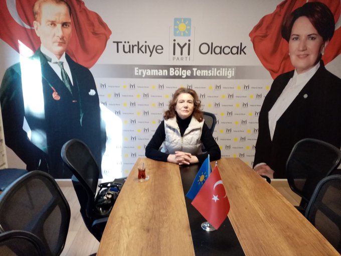 Emine Acar; Eğitimci & Eczacı & Siyasetçi & STK Yöneticisi & Anne