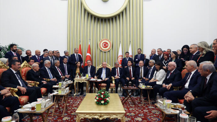 Cumhurbaşkanı Recep Tayyip Erdoğan, TBMM 28. Dönem resepsiyonuna katıldı. Genel Başkanlar, Milletvekilleri ve Siyasetçilerle bir araya geldi!